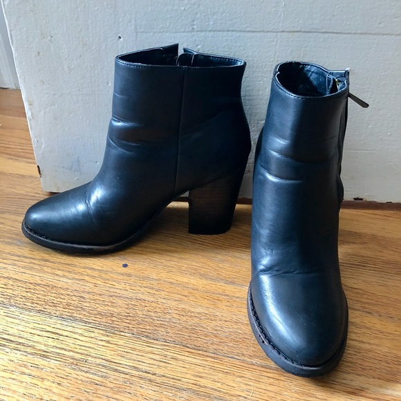 [SOLD] Silence & Noise Vegan Booties Size 7 - Picture 4 of 7